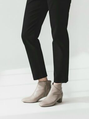 Nine West Elegant Light Gray Leather Ankle Boots 7.5
